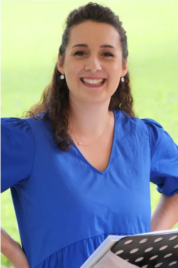 elena kunz foto von person mit blauer bluse sie ist assistenz der geschfätsführung